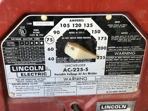 lot 9 image: Lincoln 225 ARC Welder