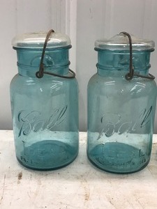 lot 380 image: 4 - Vintage Ball Mason Canning Jars with Glass Lids
