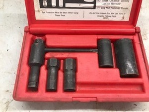 lot 385 image: Wheel & Hub Cap Lock Removing Kit