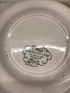 lot 386 image: 8 Curries & Ives Decorative Plates