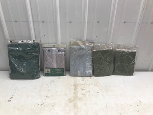 lot 409 image: Stearns 30 rainsuit forest green, 3pc vinyl rainsuit, vinyl rainsuit and 2 utility ponchos olive drab