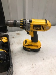 lot 412 image: 3 Dewalt 18V screw guns