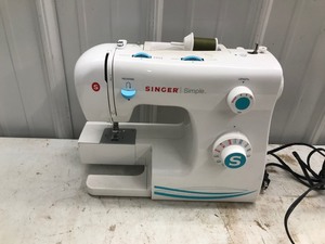 lot 416 image: Singer sewing machine