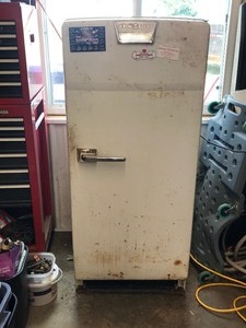 lot 474 image: Vintage refrigerator
