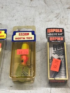 lot 480 image: Lot of 7 fishing lures in unopened pkgs