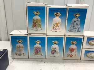 lot 552 image: Lot of trinket boxes in their original boxes, 2 glass crystal mice, 7 bells and 1egg
