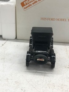lot 562 image: The Danbury Mint 1925 Ford model T