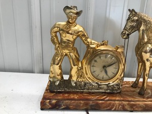 lot 567 image: Vintage western clock