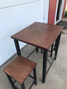 lot 689 image: Table with 2 Chairs