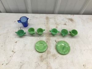 lot 693 image: Vintage Green Glass Akro Agate Toy Tea Set Childrens (8 pieces) and more