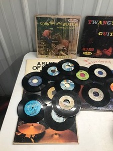 lot 605 image: Lot of 8 tracks and vinyl records