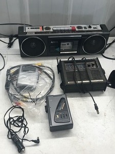 lot 606 image: Lot of radios, alarm clocks, Walkman and more