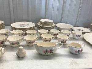 lot 622 image: 70pc 22 KT. gold Vintage dish set