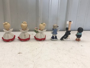 lot 630 image: 6 Collectable figurines