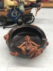 lot 631 image: Lot of collectibles