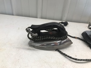 lot 632 image: Vintage waffle maker and universal iron
