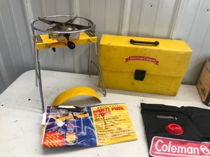 lot 634 image: Lot of camping items
