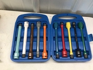lot 660 image: Torque wrench, air angle grinder, external snap ring pliers, silver tips, gold tips, black tips,12 torque limiting extension bar set and more