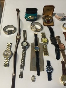 lot 669 image: lot of watches