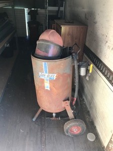 lot 670 image: Sandblaster with helmet