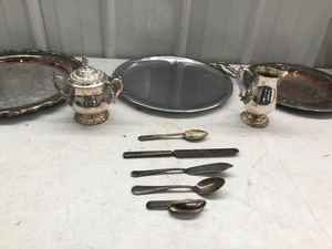 lot 102 image: Creamersugar, 3 trays and 2 coffee servers
