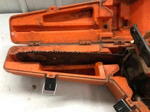 lot 23 image: 4 chain saw cases, 1 chain and Stihl chainsaw for parts