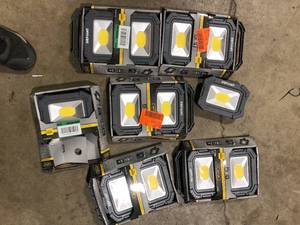 Lot of  Defiant 3000 Lumens Rechargeable Magnetic Utility Light With Power Bank (2-Pack ) Customer Returns See Pictures