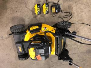 DEWALT 20V MAX 21.5 in. Battery Powered Walk Behind Self Propelled Lawn Mower with (2) 10Ah Batteries & Charger No Bagger Customer Returns See Pictures