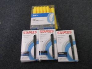lot 34 image: 3 pks Staples Permanent Markers, Hi...
