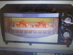 lot 68 image: CC-TOV4400 9-Liter Countertop Toast...