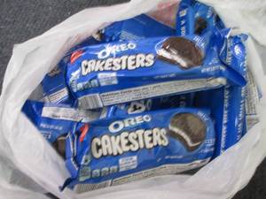 lot 297 image: 12- 3.03 oz Oreo Caksters...
