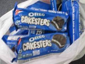 lot 298 image: 12- 3.03 oz Oreo Caksters...