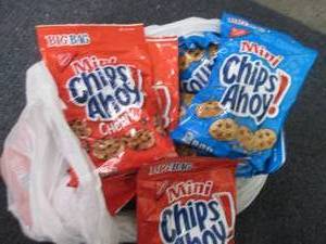 lot 299 image: 12- 3 oz Mini Chips Ahoy...