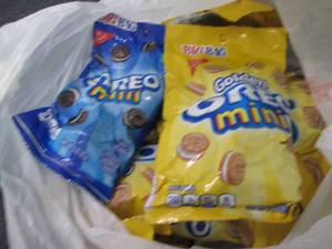 lot 302 image: 12- 3.0 oz Oreos Minis...