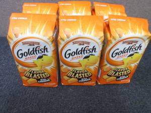 lot 324 image: 6- 6.6 oz Baked Goldfish Xtra Chedd...