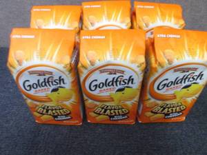 lot 330 image: 6- 6.6 oz Baked Goldfish Xtra Chedd...