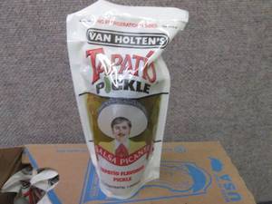 lot 368 image: 12 Tapatio Salsa Picante Individual...