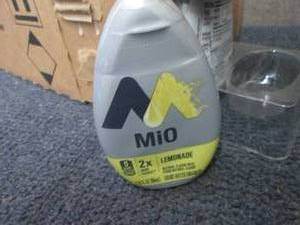 lot 376 image: 8- 3.24 oz MIO Lemonade...