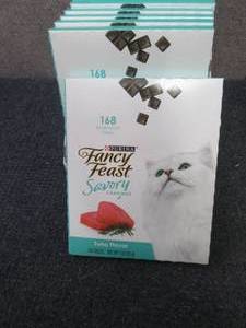 lot 382 image: 10 - 3oz Fancy Feast Savory Craving...