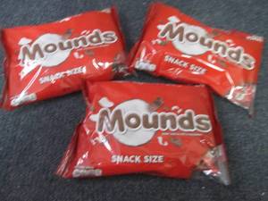 lot 427 image: 3- 11.3 oz Bags Mounds Snack Size...