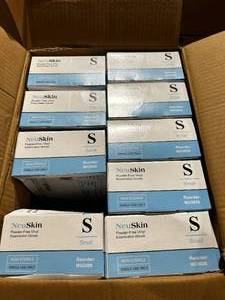 NeuSkin Gloves Size Small