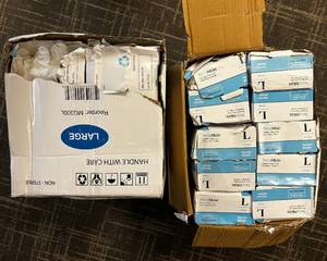 Neuskin Lot of Vinyl Gloves Size large