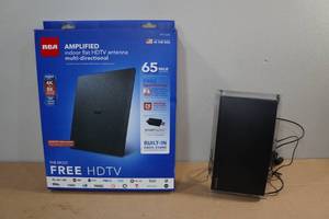 lot 211 image: 2 Indoor HDTV Antennas