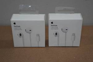 lot 25 image: 2 Apple EarPods with Lightning Connector