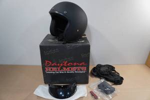 lot 40 image: Daytona DOT Cruiser Motorcycle Helmet -Large, Dull Black