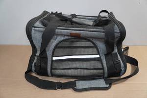 lot 111 image: Purrpy Pet Carrier