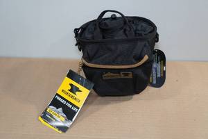 lot 118 image: Mountainsmith Kit Cube Small Camera Bag