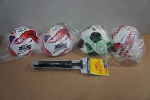lot 125 image: 4 Soccer Balls with Air Pump
