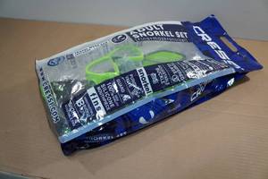 lot 142 image: Cressi Adult Snorkel Set -Fins Size SM