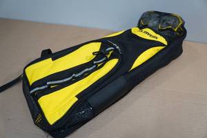 lot 145 image: US Divers Adult Snorkel Set -Fin Size SM